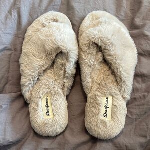 Dearfoams Women's Cozy Cream Slippers